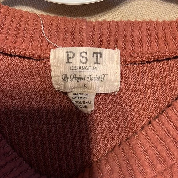 Pink sweater - Picture 2 of 2